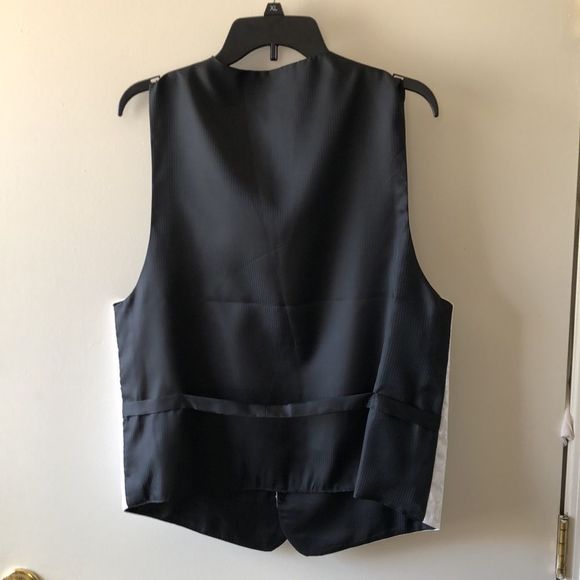 Bruno Piattelli  Tuxedo Vest Size L Gently used White Paisley front - Picture 2 of 4